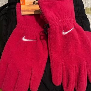 Nike fleece gloves 💕NWT